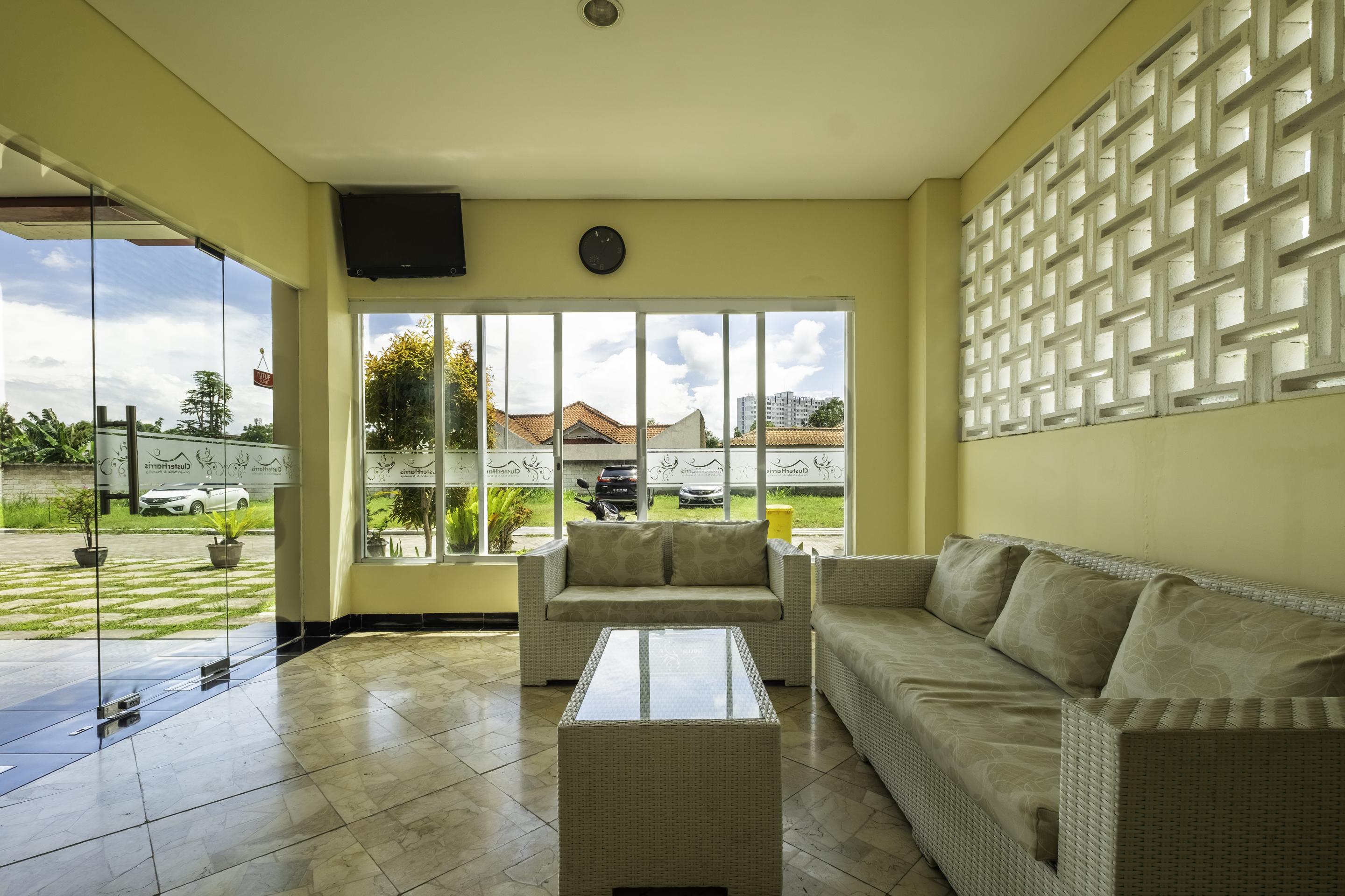 Oyo 2947 Cluster Harris Home Stay & Kos Cimindi Buitenkant foto